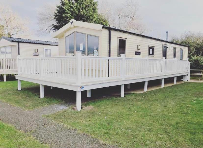 Kiln Park, Tenby, Caravan For Hire - Caldey View Exterior photo